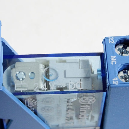 Finder Relais 44.52 6A 250VAC mit Sockel 95.95.3 und Steckmodul 99.80.9.024.99 - Maranos.de