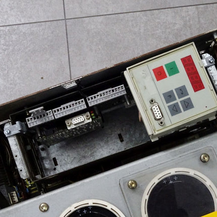 Siemens Simovert VC Frequenzumrichter 6SE7031-8EF60-Z G13 - Maranos.de