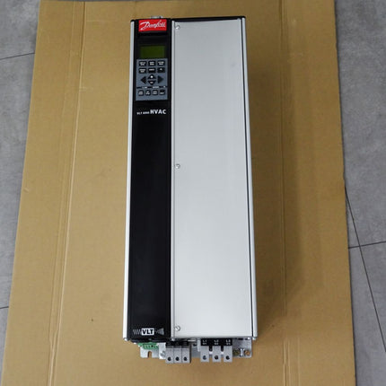 Danfoss Frequenzumrichter VLT6000 HVAC 178B0241 VLT6032HT4C20STR3DLF10A00C0