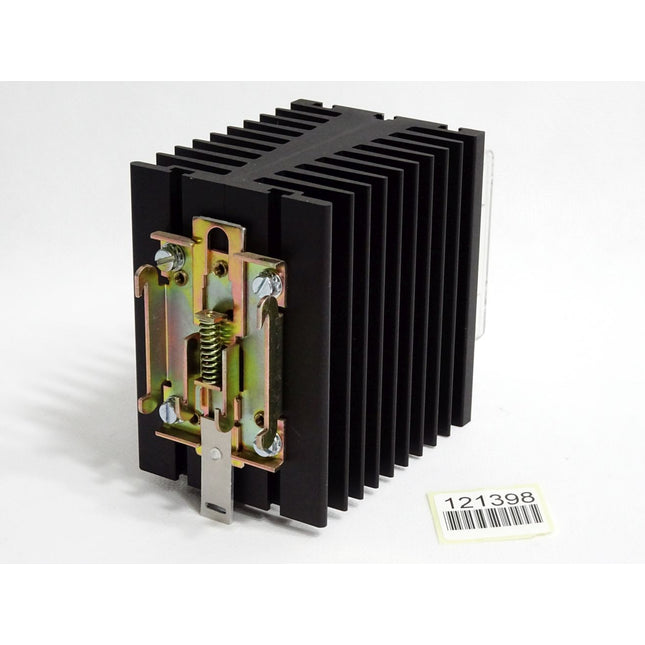 Crydom Solid-State relay HD4850 mit Kühlkörper