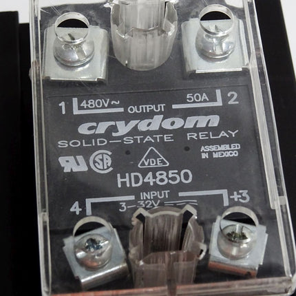 Crydom Solid-State relay HD4850 mit Kühlkörper