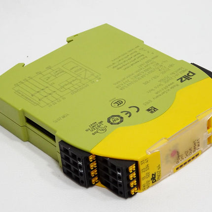 Pilz Sicherheitsschaltgerät 751104 PNOZ s4 C 24VDC 3 n/o 1 n/c