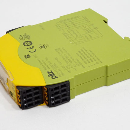 Pilz Sicherheitsschaltgerät 751104 PNOZ s4 C 24VDC 3 n/o 1 n/c
