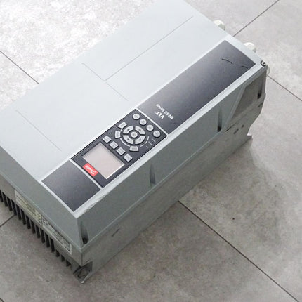 Danfoss VLT HVAC Drive 131L9218 FC-102P2K2T4E55H1 2.2kW Frequenzumrichter - Maranos.de