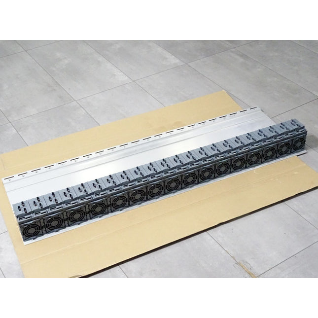 B&R ACOPOSmulti Montageplatte 22 Steckplätze 8B0M0220HW00.000-1 / Neuwertig
