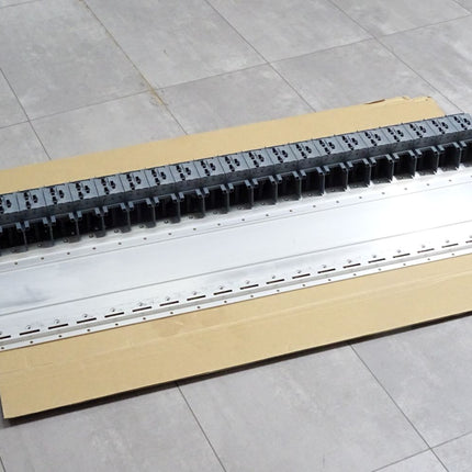 B&R ACOPOSmulti Montageplatte 22 Steckplätze 8B0M0220HW00.000-1 / Neuwertig