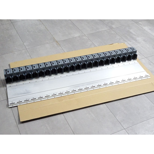 B&R ACOPOSmulti Montageplatte 22 Steckplätze 8B0M0220HW00.000-1 / Neuwertig