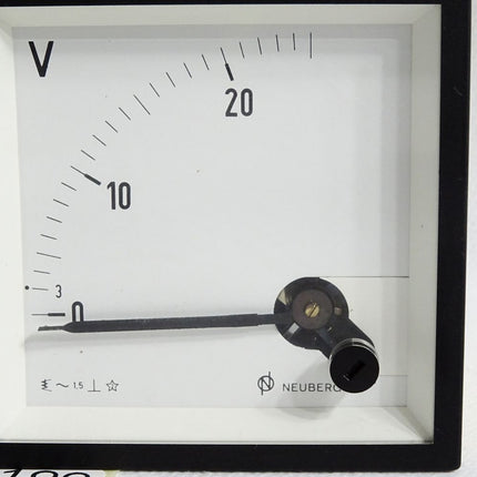 Neuberger Voltmeter  0...25A - Maranos.de