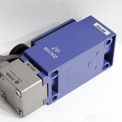 Telemecanique Endschalter ZCKJ1H29 8B1646 + 8B1646 ZCKE05 / Unbenutzt - Maranos.de