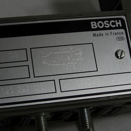 Bosch Wegeventil 0820224010 / Unbenutzt mit lagerspuren