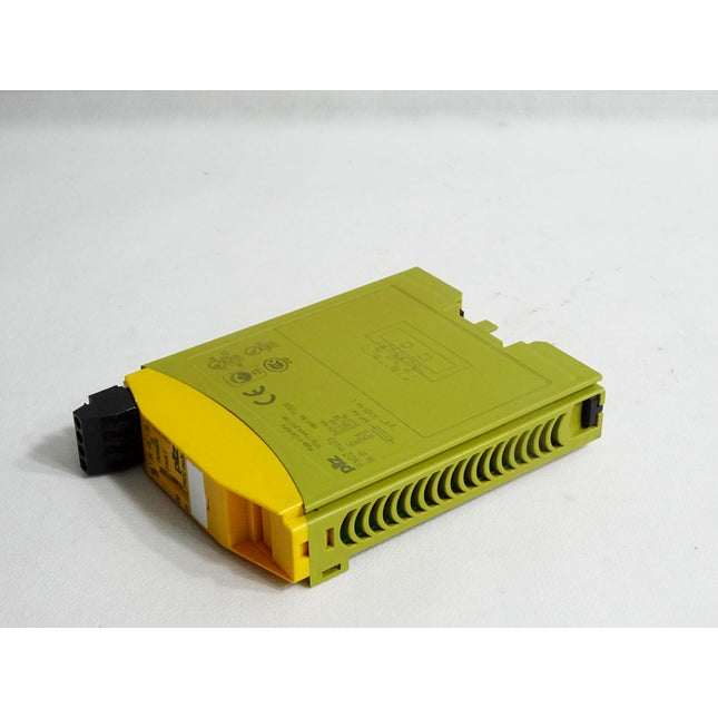 Pilz 773520 PNOZ mo2p 2n/o PNOZmulti - Gehäuse leicht beschädigt