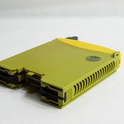 Pilz 773520 PNOZ mo2p 2n/o PNOZmulti - Gehäuse leicht beschädigt
