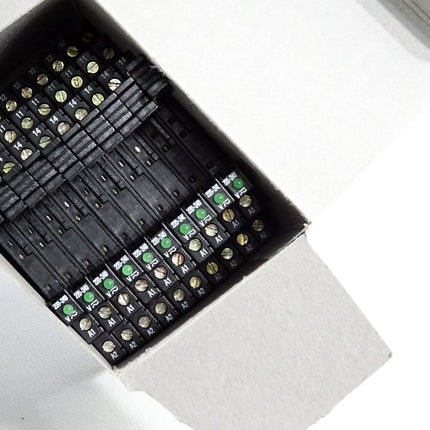 Finder Sockel 93.01.0.240 / Inhalt:10 Stück / Neu OVP