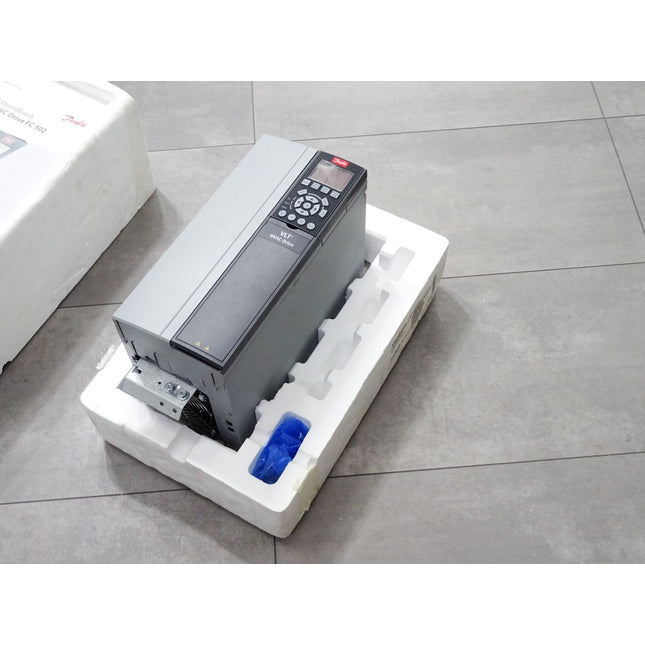 Danfoss VLT HVAC Drive 131F6632 FC-102P18KT4E20H1 18.5kW / Neu OVP