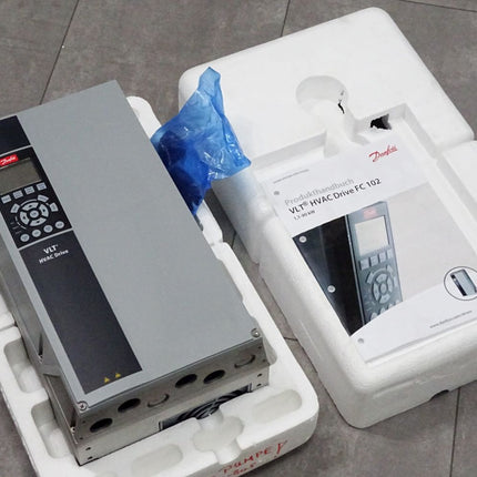 Danfoss VLT Automation Drive 131B3343 1.5kW FC-102P1K5T4E55H1 / Neu OVP - Maranos.de