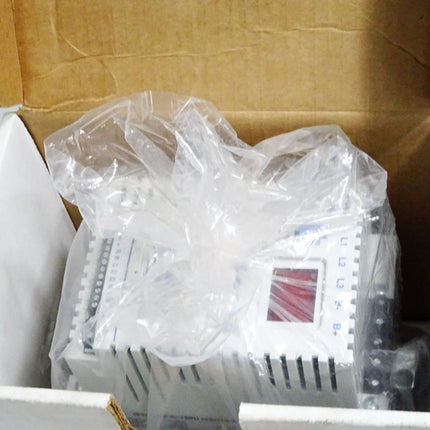 Lenze Frequenzumrichter ESMD302L4TXA 000XX1K22 13188576 3.0kW / Neu OVP - Maranos.de