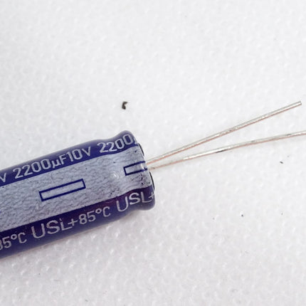 Kondensator 2200uF 10V / Neu - Maranos.de