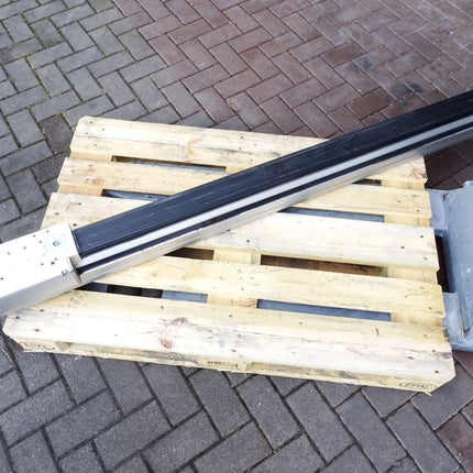 Festo Linearantrieb DGC-63-1400-GF-PPV-A 532451 / Unbenutzt mit Lagerspuren