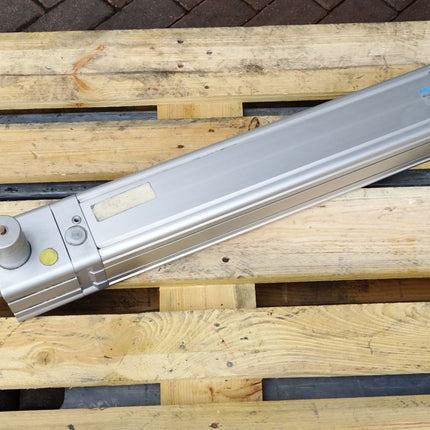 Festo Normzylinder DNC-100-500-PPV-KP 163462 / Unbenutzt mit Lagerspuren - Maranos.de