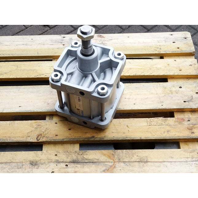 Festo Normzylinder DNG-200-50-PPV-A 33025 / Unbenutzt mit Lagerspuren