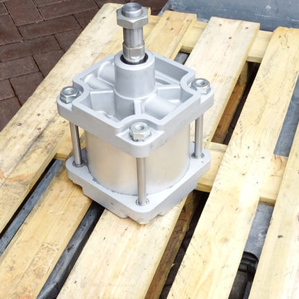 Festo Normzylinder DNG-200-50-PPV-A 33025 / Unbenutzt mit Lagerspuren - Maranos.de
