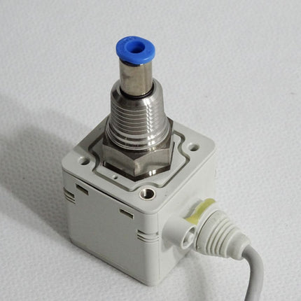 SMC ZSE50F-02-62L-M Digital Pressure Switch - Maranos.de