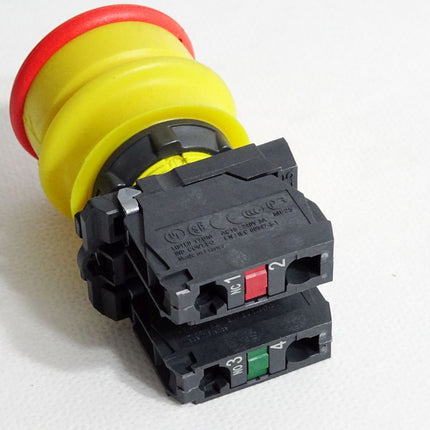Schneider Electric Not-Aus Pilzdrucktaster + ZBE-101 + ZBE-102 / Neuwertig
