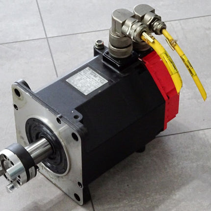 GE Fanuc Servomotor Alpha12/3000 A06B-0143-B077 #7000 2.8kW 3000min-1 - Maranos.de