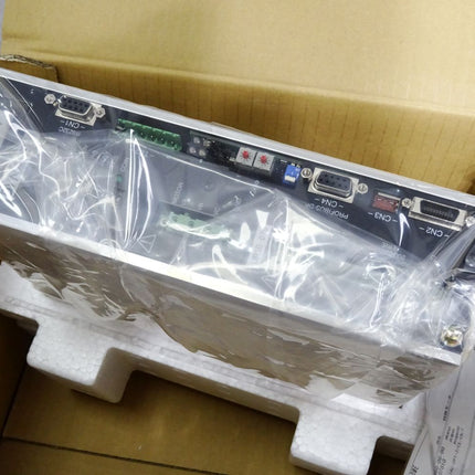 Yokogawa Dynaserv ServoDrive UR5B-070N-1KC-2P1-2 /CE/CN/Z / Neu OVP - Maranos.de