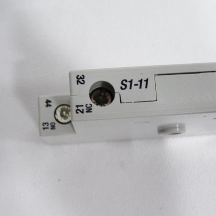 Allen Bradley Hilfsschalterblock 100-DS1-11 / Neu - Maranos.de