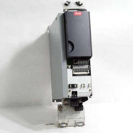 Danfoss VLT Automation Drive 131B0517 1.5kW FC-302P1K5T5E20H1 Frequenzumrichter - Maranos.de