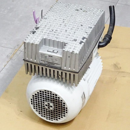 Lenze 8200 motec E82MV552-4B001 4A37 13346321 5.5kW + MDEMA112-22B 4kW 1435r/min