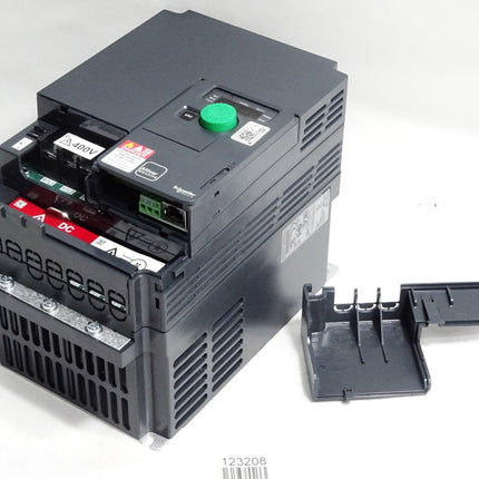 Schneider Electric Frequenzumrichter Altivar 320 ATV320U75N4C 7.5kW / Unbenutzt