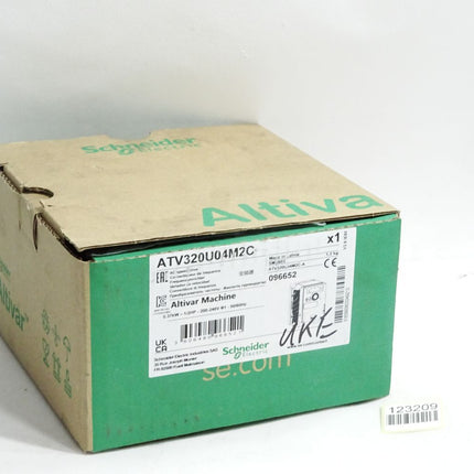 Schneider Electric Frequenzumrichter Altivar 320 ATV320U04M2C 0.37kW / Neu OVP