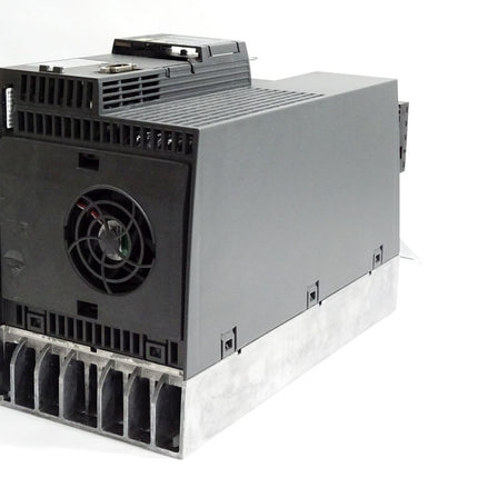 Siemens Sinamics 6SL3210-1KE23-8AF1 185kW / Neuwertig - eine Halterung gebrochen