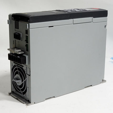 Danfoss VLT 131B0048 2.2kW FC-302P2K2T5E20H1 Neuwertig Gehäuse leicht beschädigt