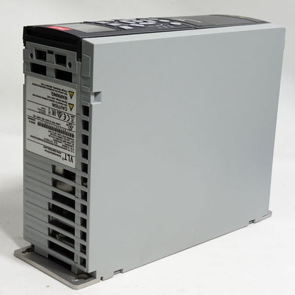 Danfoss VLT 131B0048 2.2kW FC-302P2K2T5E20H1 Neuwertig Gehäuse leicht beschädigt