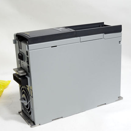 Danfoss VLT 131B0035 0.75kW FC-302PK75T5E20 Neuwertig Gehäuse leicht beschädigt