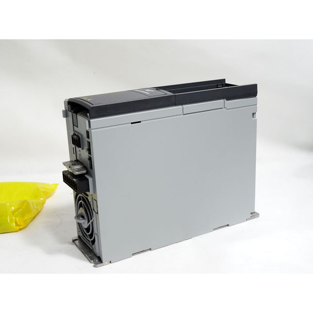 Danfoss VLT 131B0035 0.75kW FC-302PK75T5E20 Neuwertig Gehäuse leicht beschädigt