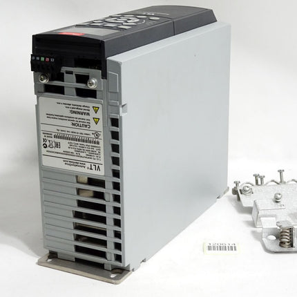 Danfoss VLT 131B0464 2.2kW FC-302P2K2T5E20H1 Neuwertig Gehäuse leicht beschädigt