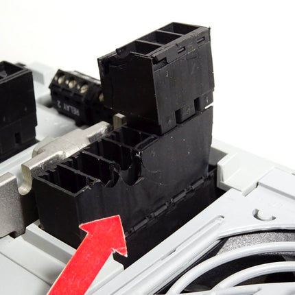 Danfoss VLT 131B0464 2.2kW FC-302P2K2T5E20H1 Neuwertig Gehäuse leicht beschädigt