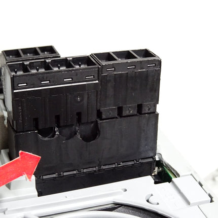 Danfoss VLT 131B0464 2.2kW FC-302P2K2T5E20H1 Neuwertig Gehäuse leicht beschädigt