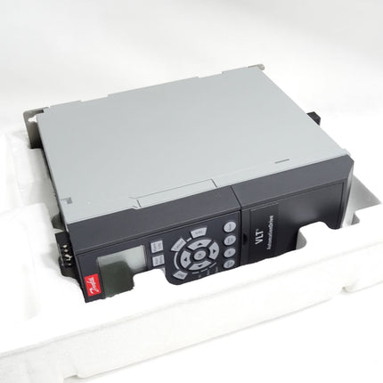 Danfoss VLT Frequenzumrichter 131B0460 FC-302PK55T5E20H1 0.55kW / Neu OVP - Maranos.de