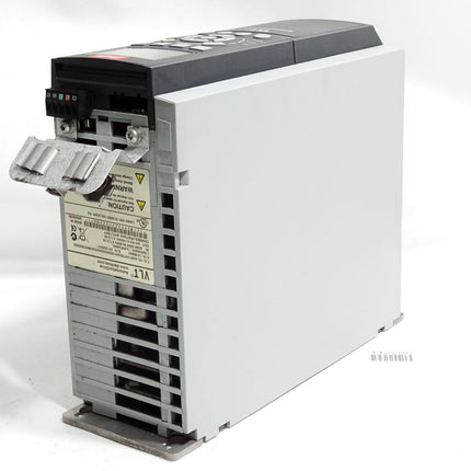 Danfoss VLT Automation Drive 131B0453 1.5kW FC-302P1K5T5E20H1 Frequenzumrichter - Maranos.de