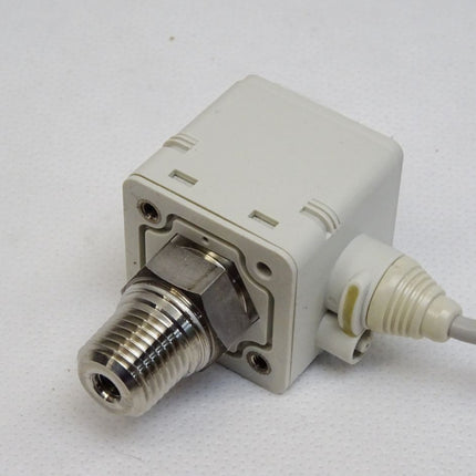 SMC ZSE50F-02-22L-M Pressure Switch - Maranos.de