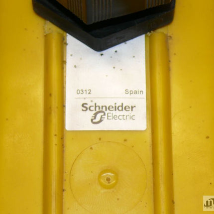 Telemechanique Steuerschalter XAC- A04 Schalter
